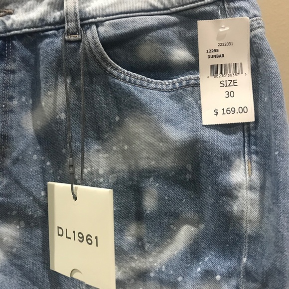 NWT DL1961 Karlie Boyfriend short color is Dunbar - Picture 2 of 11